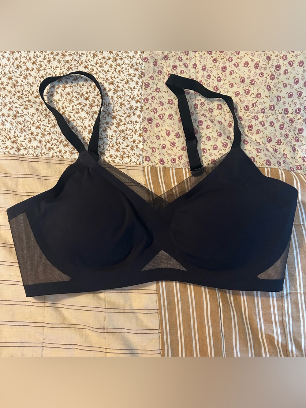 Black and tan honeylove crossover wireless bra size medium
